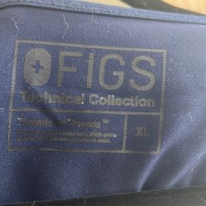 Figs 2 pocket scrub top